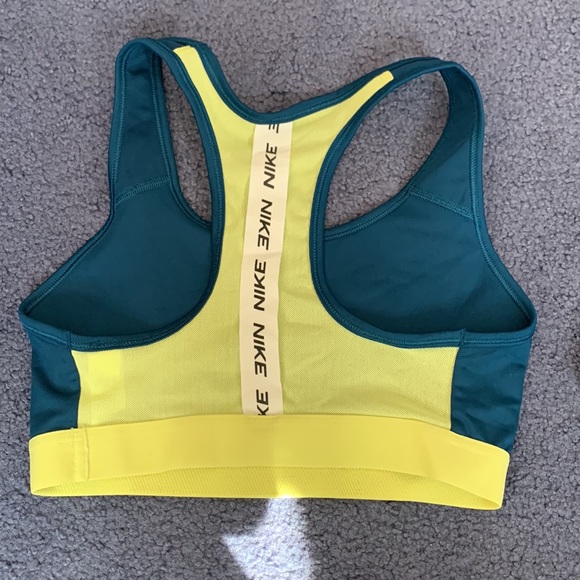 2 Nike sports bras - Picture 4 of 7